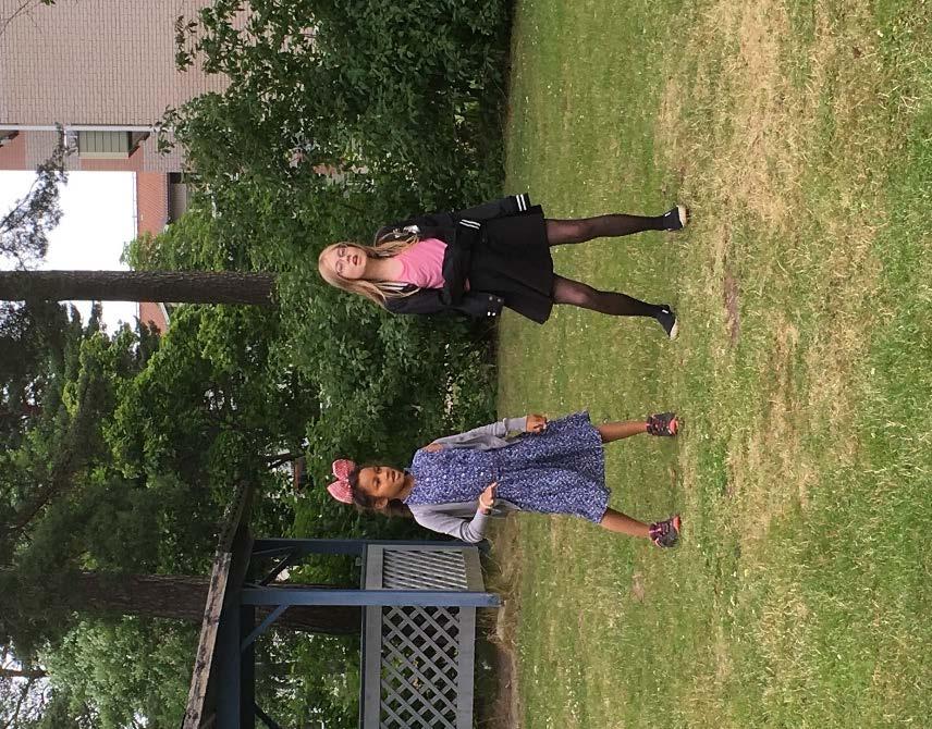 Juli Denna sommarmånad bjöd på lite av varje både när det gällde aktiviteter och väder. Promenaderna fortsatte också denna månad med en liten lättare fika efteråt.