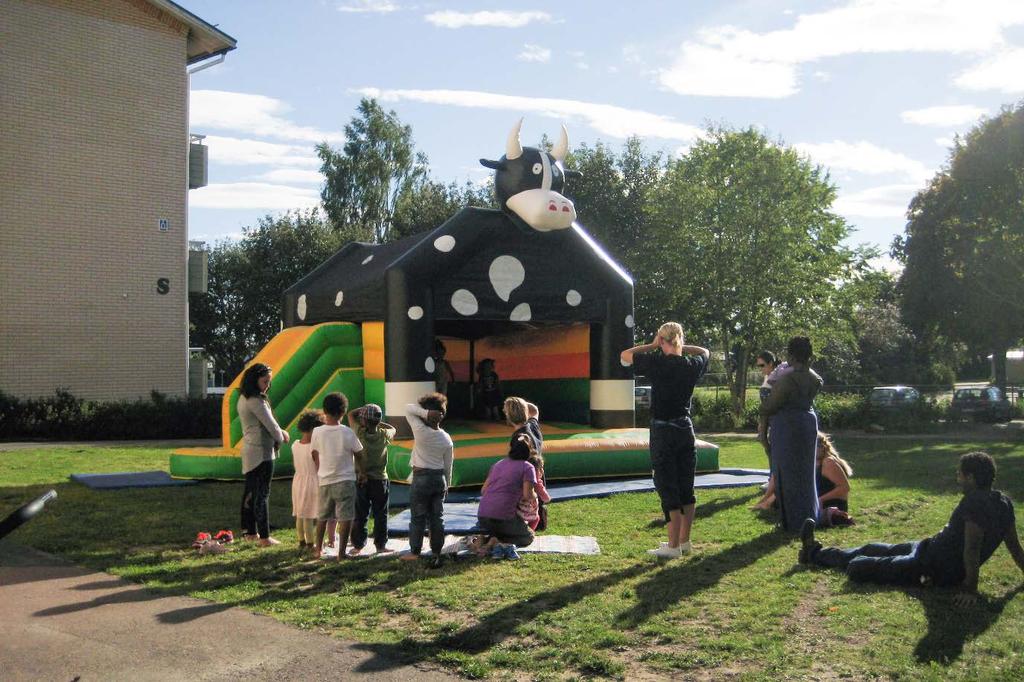 Augusti Denna månad började vi med att servera elvakaffe där våra hyresgäster fick njuta av gott bröd och andra goda tillbehör.