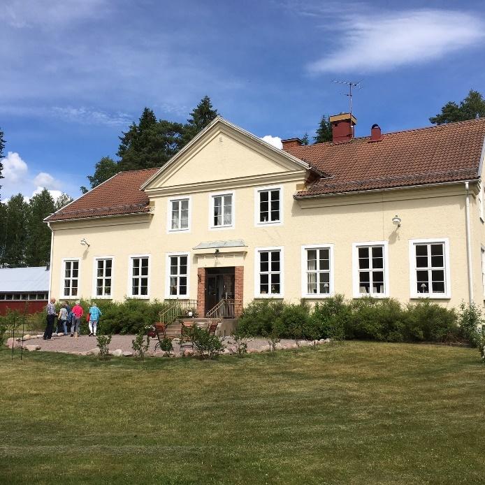 På lördagen var några från vårt team med och gick Prideparaden i Karlstad. Det kom även några hyresgäster som gick med oss.