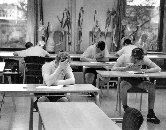 Resultat från studier på vuxna kan inte alltid föras över och förklara skador hos barn och ungdom eftersom det finns både anatomiska och biomekaniska skillnader.