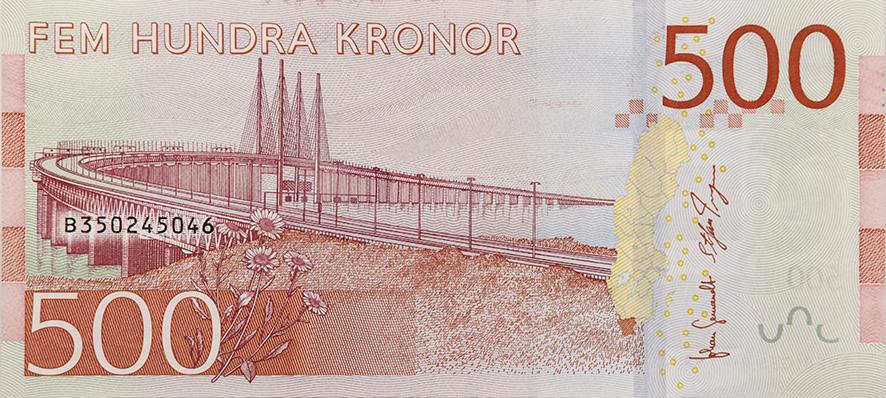 Den nya 5-kronan har Kung Carl XVI Gustafs monogram på framsidan.