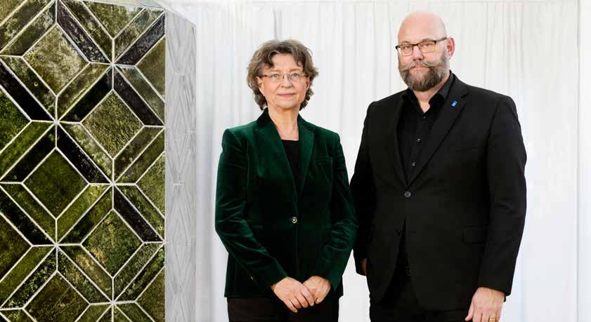 Riksbanksfullmäktiges ordförande Susanne Eberstein och vice ordförande Michael Lundholm. kommentarer om rapportens innehåll som lämnades i ett separat yttrande från direktionen.