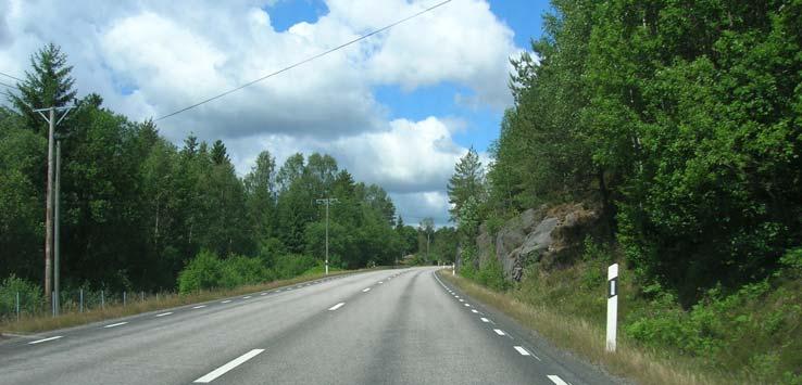 Bilaga 1 10. Hällingsjö - Stora Bugärde Vägsträckan är relativt flack och rak. Granskog finns på båda sidorna om sträckan Tätorts- och länkpotential De två samhällena är mycket små.