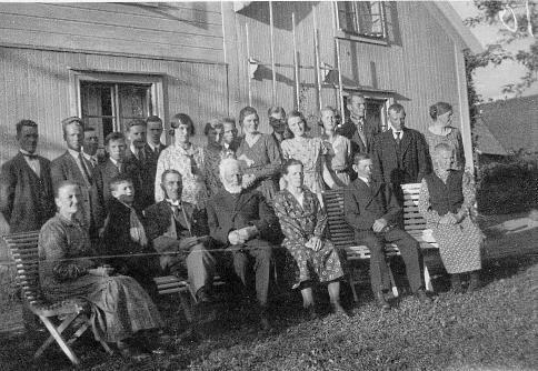 1 2 3 4 5 6 7 8 9 10 11 12 14 13 15 16 17 18 19 20 21 22 23 1. Gunnar Johansson Sotäng 13. Astrid Johansson född Andersson 2. Anton Karlsson Stenseryd 14. Okänd 3. Okänd 15. Georg Hall och 4.