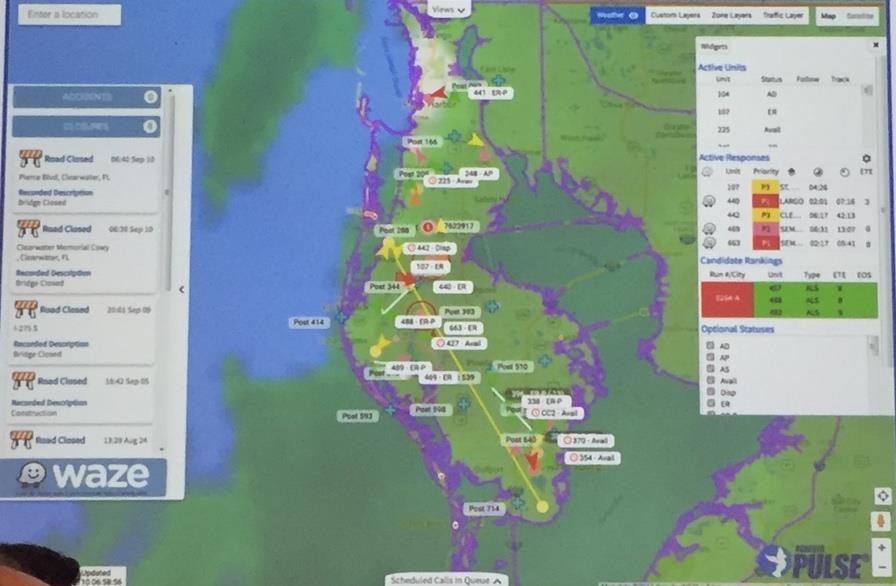 31(53) Figur 14: Skärmavbildningar från verktyget Genesis Pulse med integrerad information från Waze. Observera detaljerad information om användarrapporter till höger.