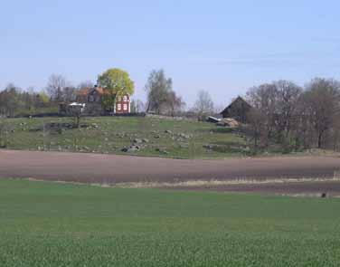 Området käeteckas av ett laga skiftesladskap som geom e omfattade utflyttig av gårdar gett upphov till e utspridd bebyggelsestruktur.