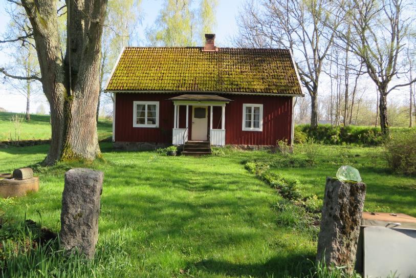 Tillhörande utedass är också viktigt i en skolmiljö (Stolpabäck 1:22).