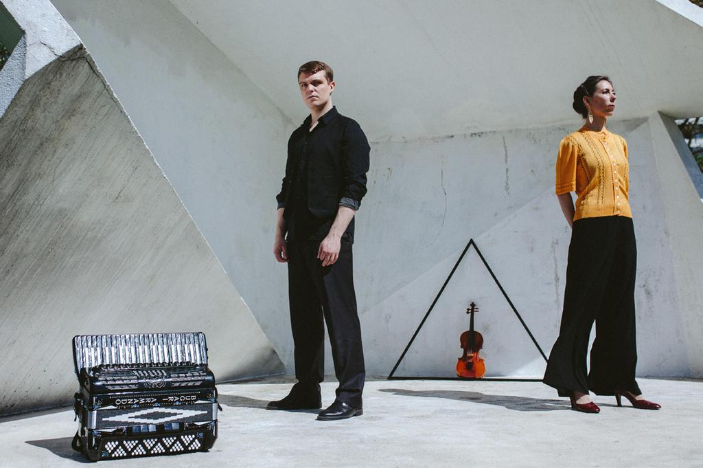 Musik Estrad Norrs frilansresidens presenterar - Offentliga arrangörer Sept 2018 Bridget Marsden och Leif Ottoson Nutida folkmusik med plats för stora tankar Bridget Marsden och Leif Ottosson är två