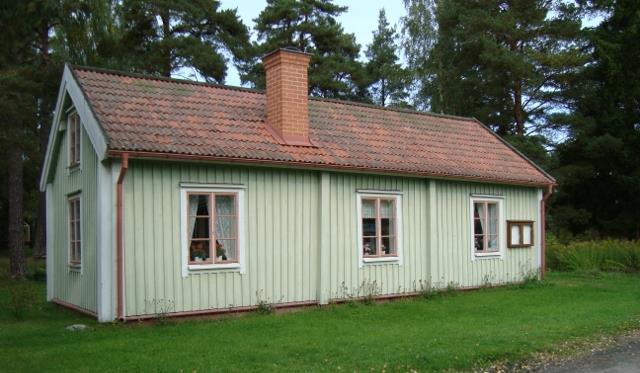 stugan till vårt område. Flyttningskostnaden noterades till 1 881 kronor. Tidningsboden innehåller Östhammas Tidnings första tryckpress från 1869.