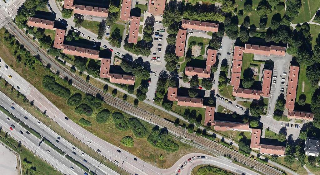 11 (14) Figur 7 Mätlägenhet, Järnlundsvägen 6 och Svärdlångsvägen 54 i Årstaberg Fasadisoleringen R w45+c tr mättes upp med hjälp av högtalare och utfördes enligt svensk standard SS- EN ISO 140-5.