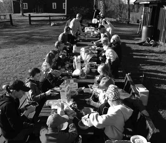 30 Mia Ruther, 769 90 Upptäckarscout Åk 4-6 Häftig scouting såväl ute som inne, lek och allvar, hajker och läger. Måndagar kl. 18.30-19.