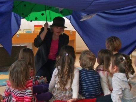 Köpings stadsbibliotek och Kolsva bibliotek Vi erbjuder: Bokprat/visning av biblioteket. 6-åringar blir inbjudna till biblioteksskola och får en bokgåva. Åk 3 bjuds in till bokprat med bokgåva.
