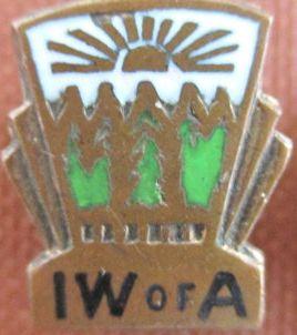 IWofA, International Woodworkers of America (IWA), bildades 1937. Medlemmarna arbetade inom sågverk och timmerbranschen. Skandinaver, varav en del var kommunister, spelade en stor roll vid bildandet.