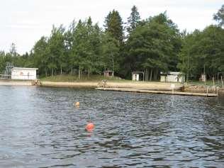 5 Bottentyp vid badstranden Stranden har till största delar sandbotten med inslag av dy. Inga synliga vattenväxter har förekommit de senaste badsäsongerna. 3.