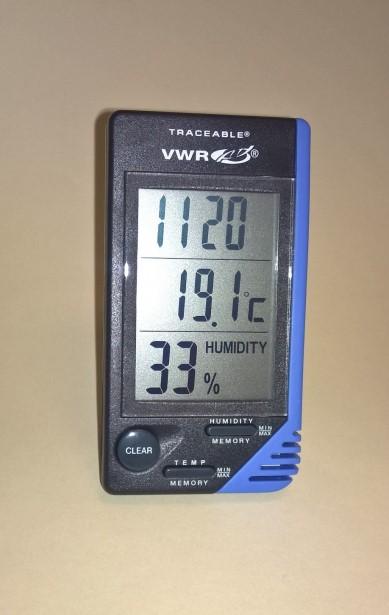 1 59*108*15 mm Portabel digitaltermometer lämplig för mätning i kyl & frys. Temperaturområde: -50ºC till +70ºC. Upplösning: 0,1ºC.