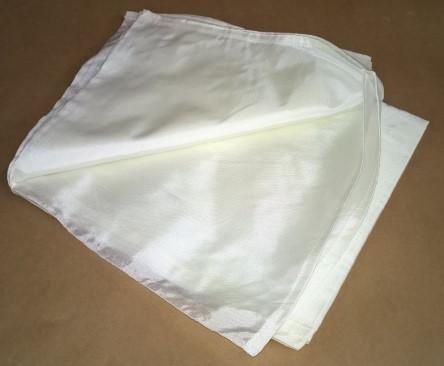(plast), hål 1*1 mm per meter Bredd 50 cm Placeras under ostar