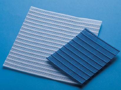 Dräneringsmatta grovmaskig (plast). Hål ca 3*3,2 mm.