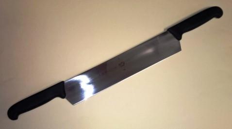 För delning av hårda och semihårda ostar. Svart handtag av nylon. Victorinox.