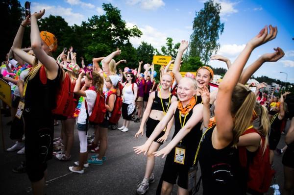 Öppningsevenemanget torsdagen den 7.6 kl. 18.00 Gymnastikens Suomi Gymnaestrada börjar med en öppningsstart torsdagen den 7.6 kl. 18.00. Lorenz Backman och Susanna Laine fungerar som speakers.