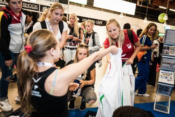 Vi uppdaterar instruktioner gällande övningarna här. På sidorna hittas bl.a. koreografernas instruktioner gällande kläder.
