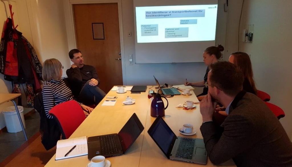 Workshop med forskare 2017-10-20. Bild: Sweco Transporter och turism Idag är forskningen kring det specifika ämnet persontransportbehov i samband med turism i en svensk kontext relativt begränsad.
