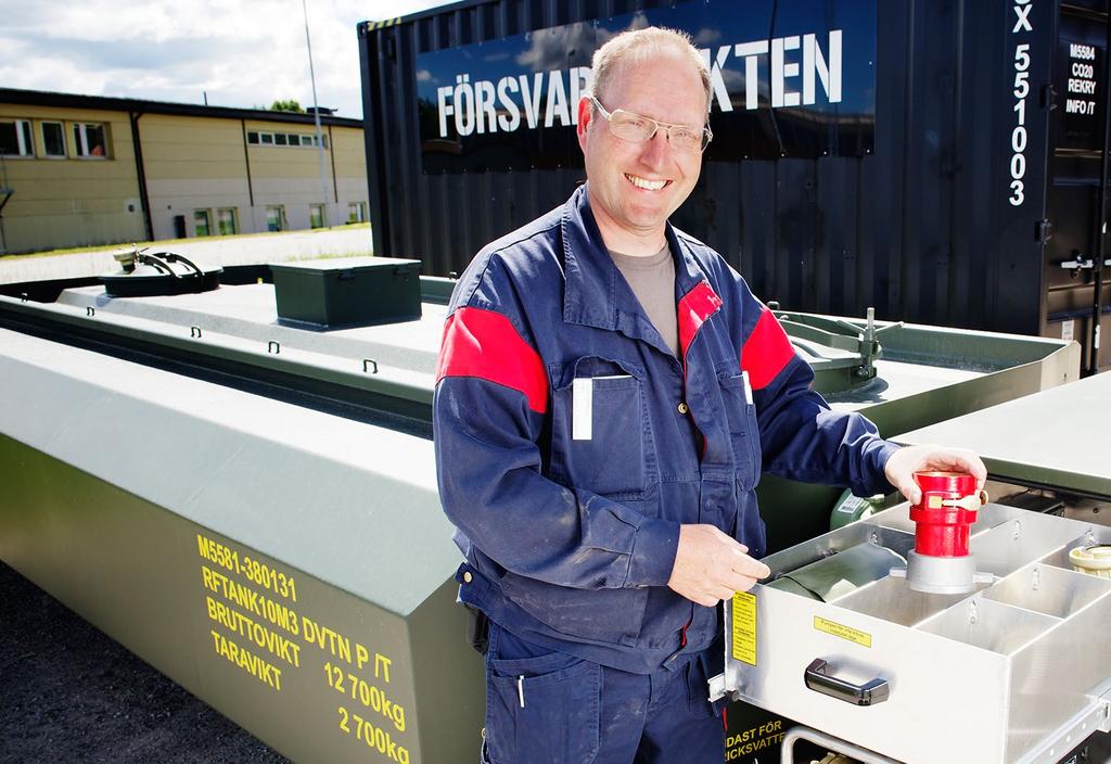 Försäljning kan, beroende på vilken typ av materiel det är, ske på den privata marknaden. Krigsmateriel säljs dock enbart till försvarskunder.