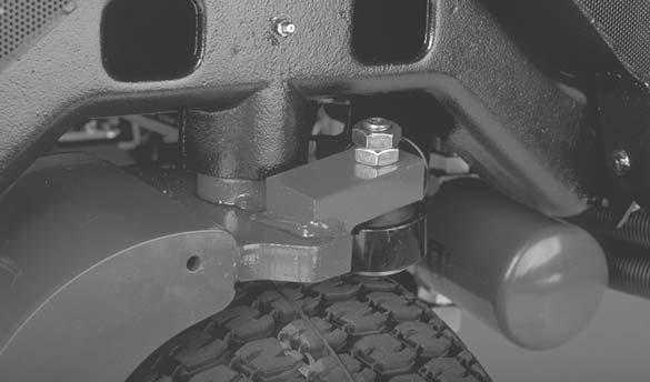 49) och låt hydrauloljan rinna ner i ett uppsamlingstråg. Sätt tillbaka hydraulledningen när hydrauloljan slutar droppa.. Hydraultank Figur 50 4. Sätt tillbaka tanklocket.