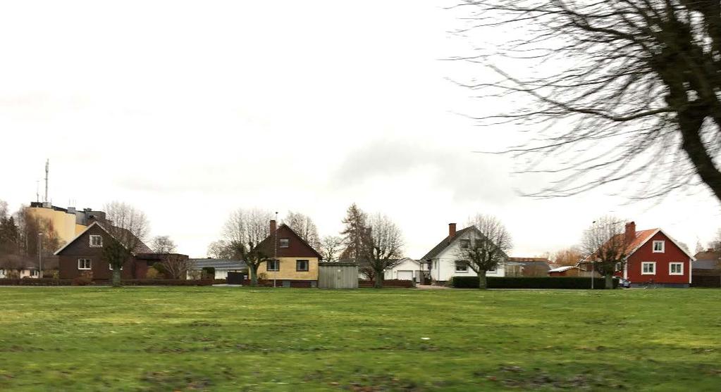 men antas ha en mäktighet om någon meter. Djupet till bedömt berg varierar mellan ca 11 16 m. Ur stabilitetssynpunkt anses fastigheten vara tillfredsställande.