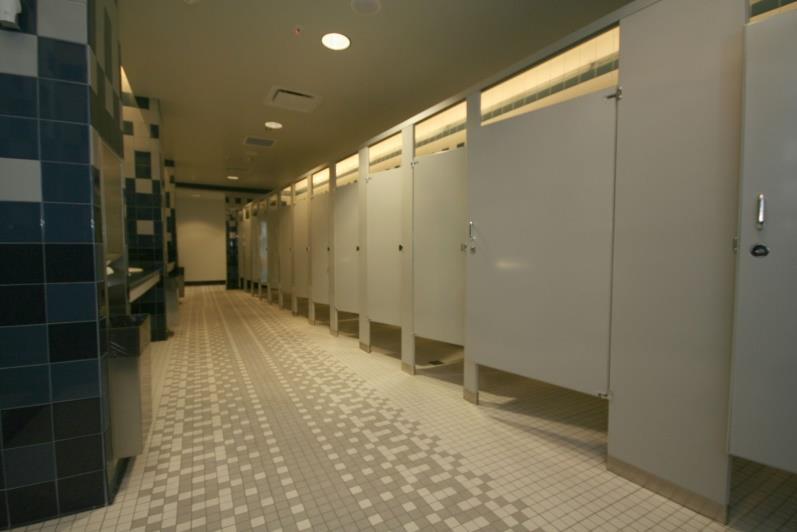 Omklädningsrum funktion och tillgänglighet Rymliga Lättillgängliga för funktionshindrade utan krav på hiss dit och tillgång till