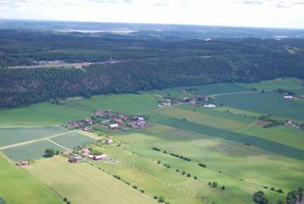 På nästa skalnivå kan man titta på exempelvis Skaraslätten och se att den i sin tur består av delar av en eller flera landskapstyper i lokal skala.