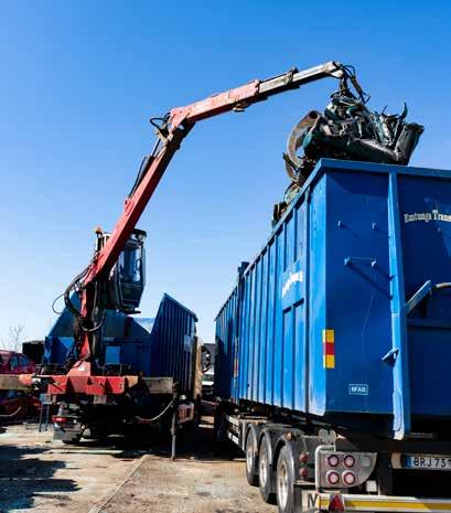 Vårt smidiga containersystem där vi hämtar fulla containrar och ersätter med nya underlättar hanteringen för våra kunder och är effektivt och flexibelt.