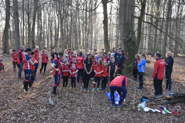 Nybörjarkurs för ungdomar...... Ungdomsgruppen har under tre torsdagar i april månad hållit nybörjarkurser i orientering.