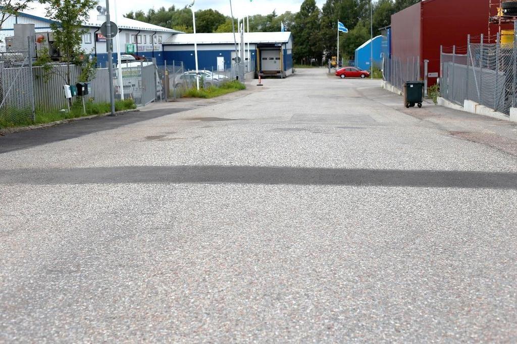 28 Exempel på återställning av asfalt Schaktöppningens överkant måste vara minst 1,5 m bred inklusive sågade kanter, för att effektiv packning ska kunna ske.