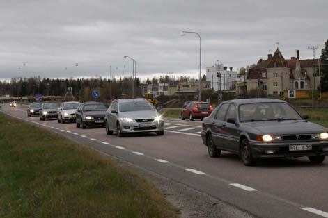 Trots detta är förbudet begränsat och vägen fungerar som en smitväg mellan väg 83 och 50, detta är ett stort bekymmer för de boende i område som uttryckt önskemål om åtgärder för att begränsa