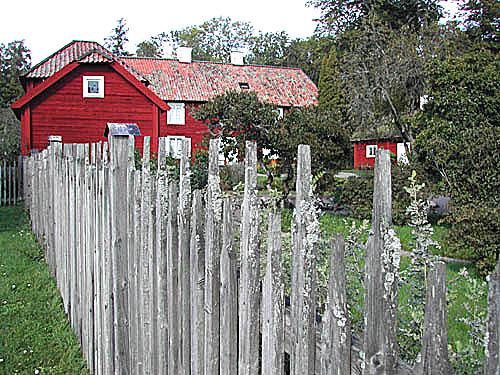 Staketet byttes ut senast på 1970-talet, och har inventerats av projektet Linnés Historiska Landskap under 2005 på sitt lavbestånd.