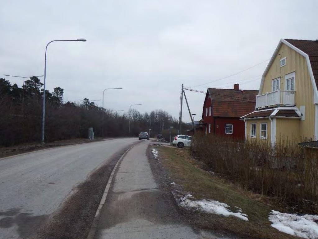 8.1 Boendemiljö 8.1.1 Delsträcka Väst Järva-Galoppvägen Beskrivning Sträckningen passerar i huvudsak äldre bostadsbebyggelse.