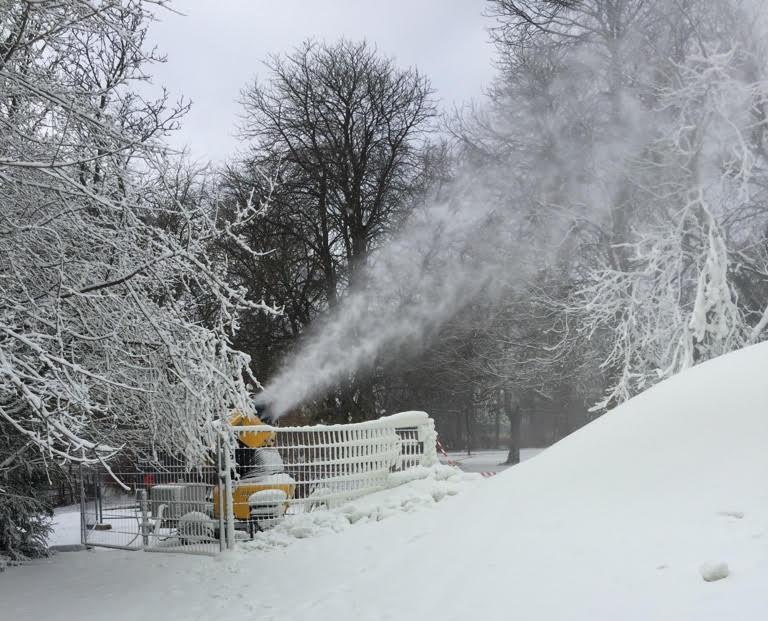 Skidspår Den 6/1 i år blev det tillräckligt kallt för snöproduktion.