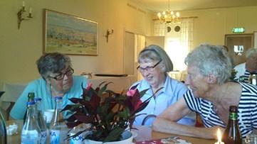 Vuxenverksamhet Tisdagsträffen - lunch, gemenskap och allsång Tisdagar kl.12.00-13.00 Inleds med middagsbön kl. 11.