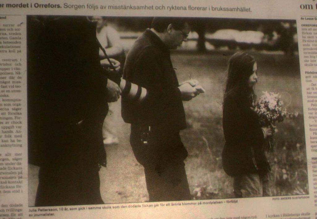 Hur nära får man gå? E er mordet i Orrefors höll både A onbladet, Barometern och Dagens Nyheter en rela vt observerande ton.