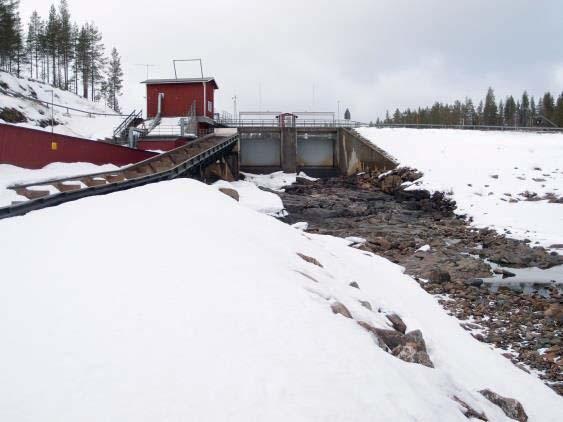 följande anläggningsdelar: - Fyllningsdamm med utskovdelar