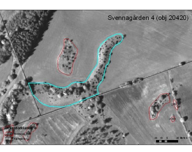 Objekt: Svennagården 4 - Objekt 20420 Socken: Vartofta-Åsaka Tidigare benämning: Nr 42 - Ås 400 m NNO Svennagården, Vartofta-Åsaka.