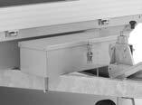 Samtliga sidor är av aluminium och är fällbara för smidig lastning, t.ex. med gaffeltruck. De nedfällda bindöglorna (400 kg) på lastplattformen gör det extra smidigt att säkra lasten.