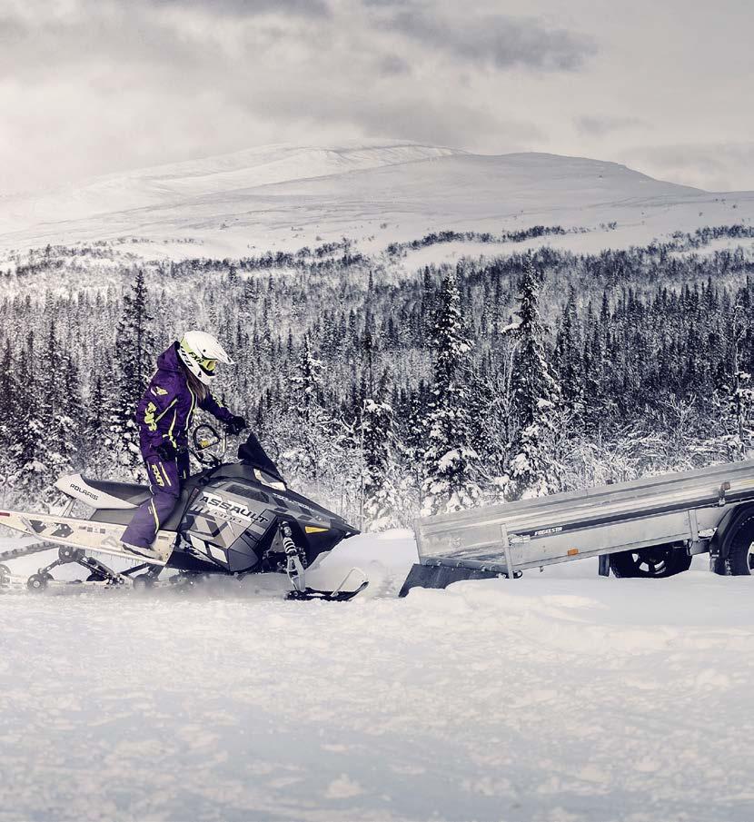 SNÖSKOTERSLÄP Rejäl lastyta, låg uppkörningsvinkel och extra bindöglor mitt på flaket för att smidigt