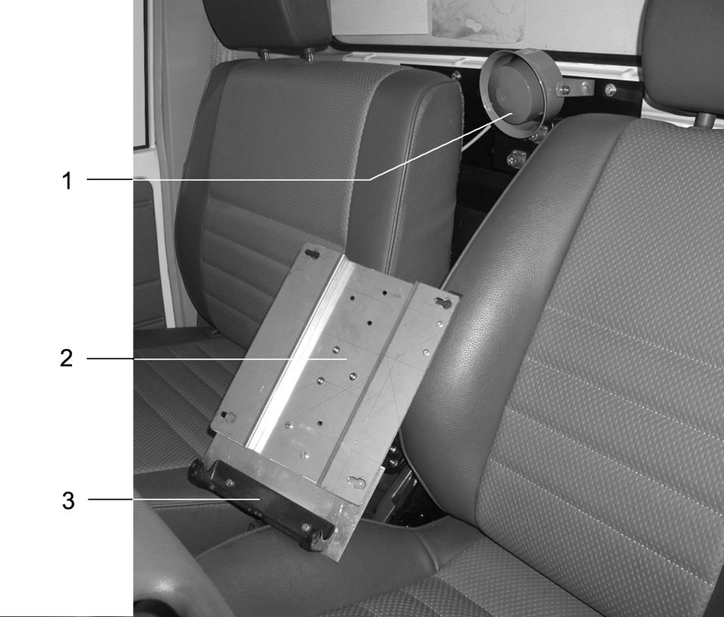 Konstruktion och funktion Lastterrängbil 1T, Flak 2M, 4x4 1. Högtalare 2. Plats för dator/dart 3.