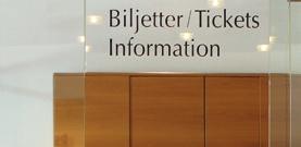 För att kunna låsa med nyckeln behövs en polett.