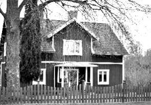 Gulli och Gerhard Dahlgren köpte huset Rosenhill vid Stationsvägen i Hasselfors och 1949 öppnades Dahlgrens Café.