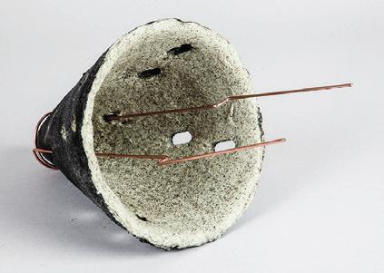 FireStop Down Lights Protection DLP består av ett grafit material som är format som en kåpa för att passa över den infällda armaturens baksida.