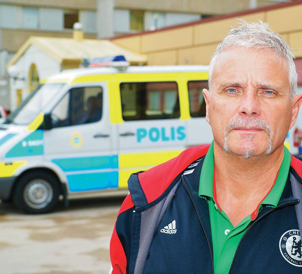 Utreder stölder. De första åren jobbade Hans Arnell som polis i yttre tjänst och sedan som arbetsledare på en av Stockholmspolisens ledningscentraler.