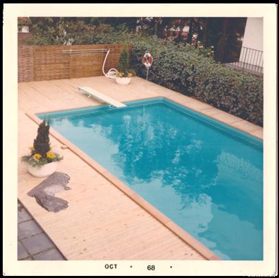 År 1967 började han importera pooler från USA, men besvärades av att det var så svårt att föra in poolstommar. Dessutom ansåg han att de kunde göras bättre.
