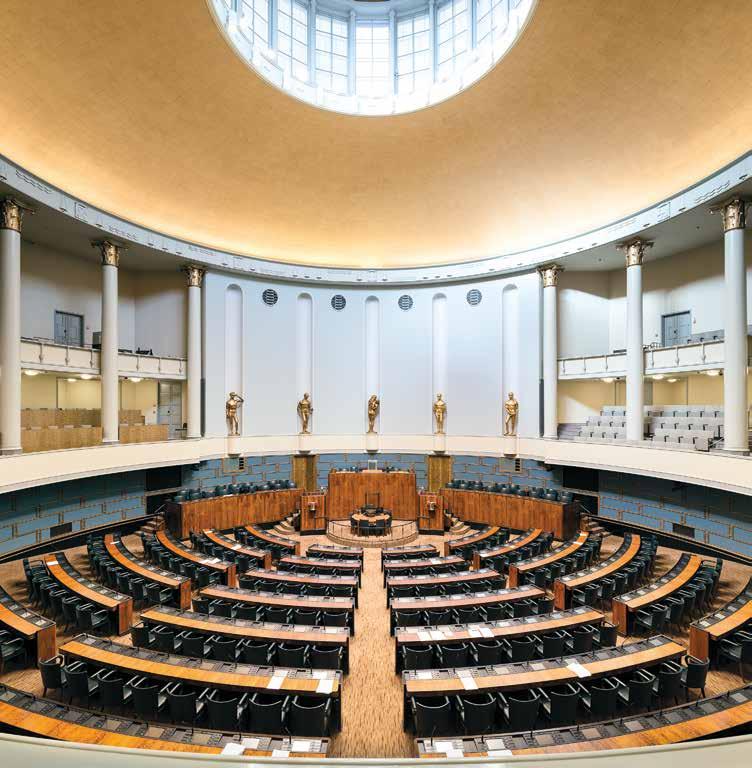 Makten tillhör folket Finland är en republik där makten tillhör folket, alltså oss alla. Finländarna väljer riksdagsledamöter genom val vart fjärde år.
